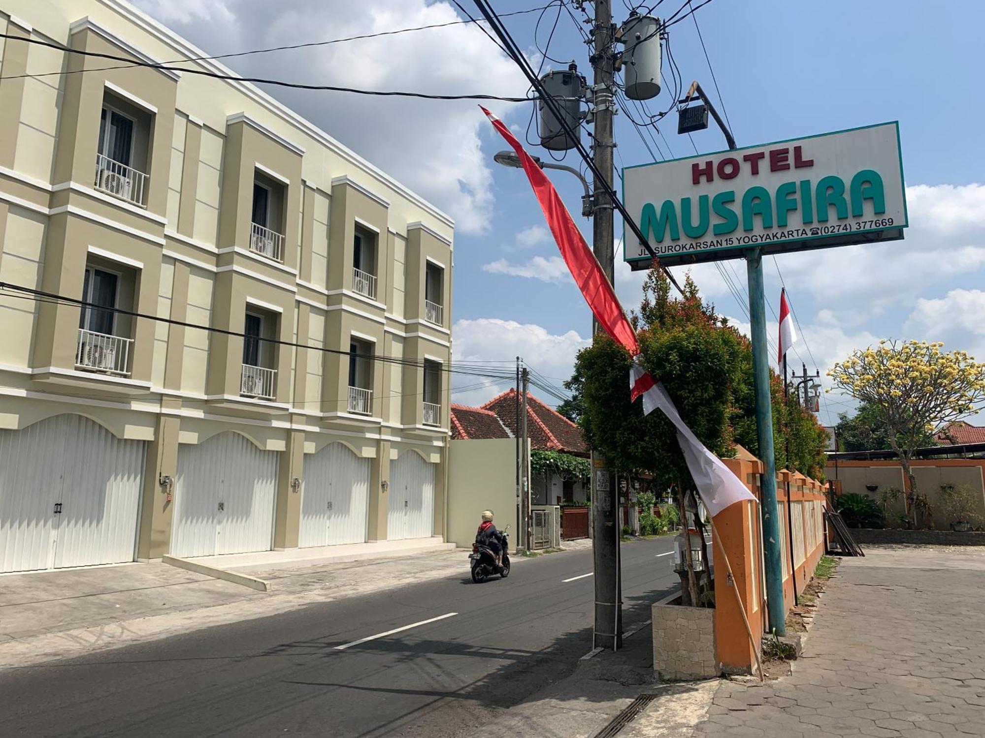 Musafira Syariah Malioboro Mitra Reddoorz Hotel *