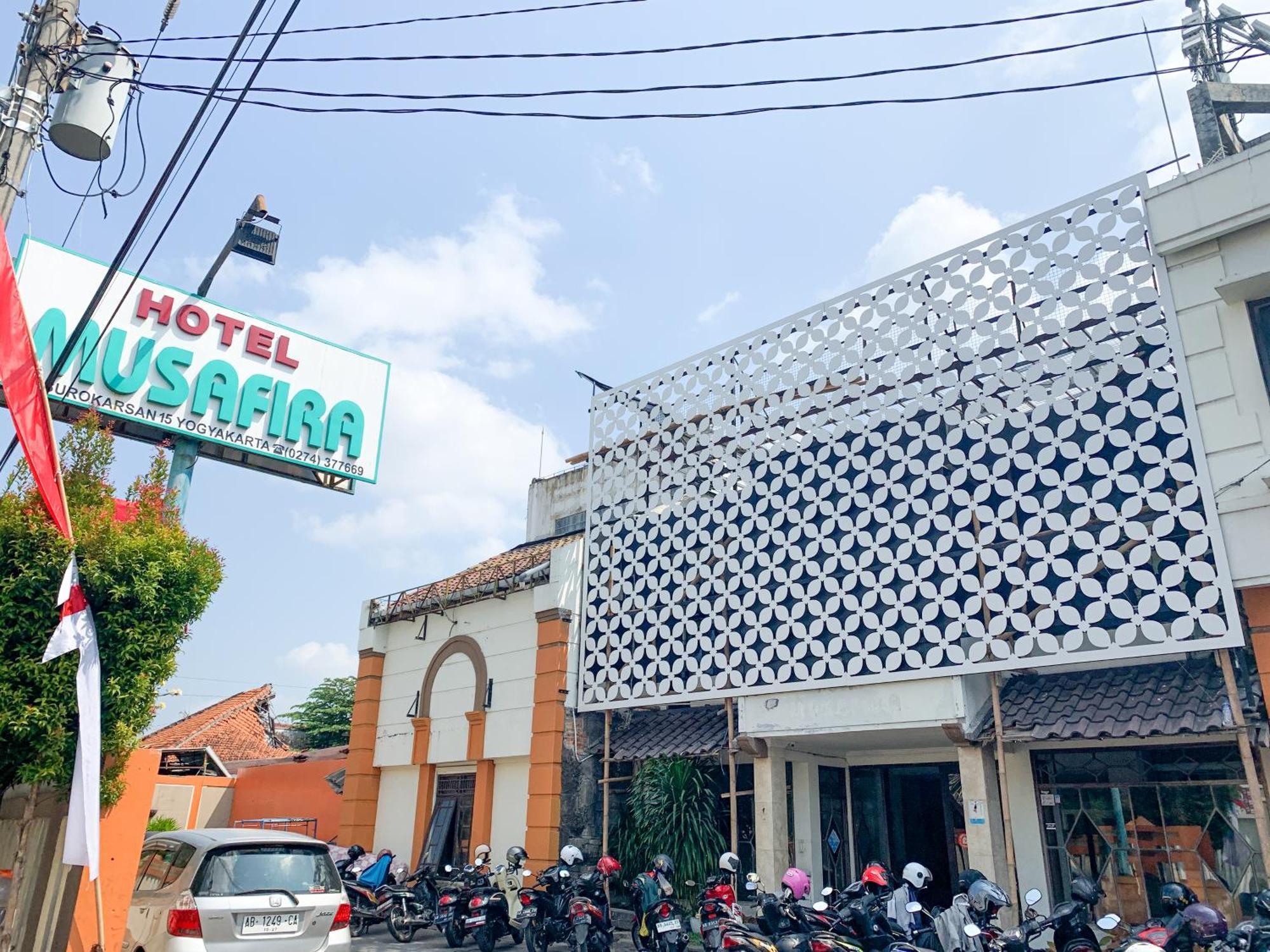 Musafira Syariah Malioboro Mitra Reddoorz Hotel *